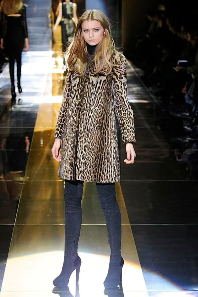 Look 30
